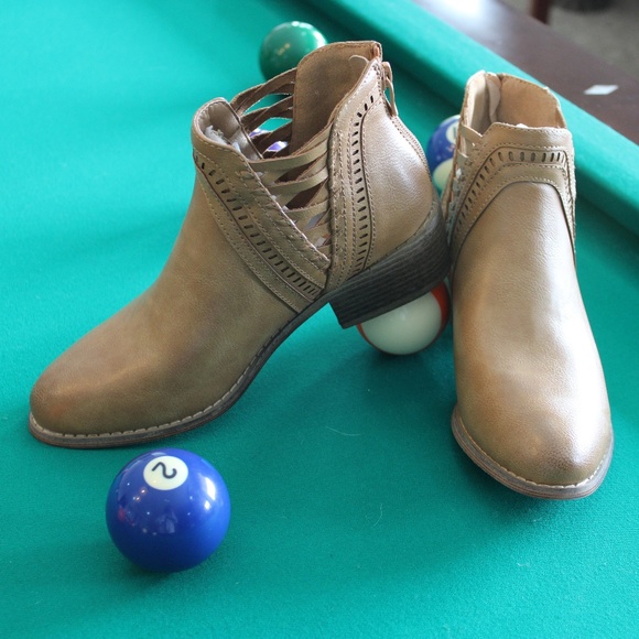 Great Booties 6 - Picture 1 of 4